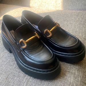 NWT - Steve Madden Black with Gold Buckle Approach Advance Loafer